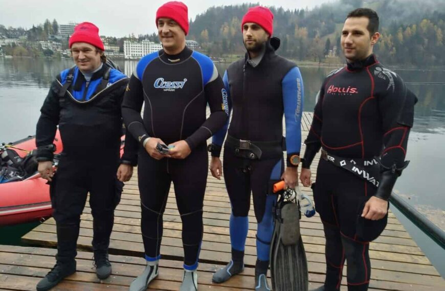 Dno Blejskega jezera že čuti posledice navala turistov