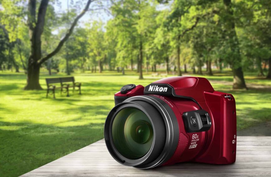 Dva Nikonova kompaktna “super zoomerja” za raziskovanje tistega tam daleč
